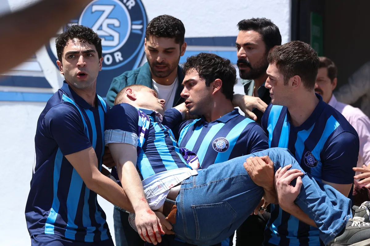 1782647672179.jpg "Altı Üstü İstanbul"un yıldızı parlıyor: Rahimcan Kapkap’ın duygusal sahnelerine sosyal medyadan övgü yağdı-6