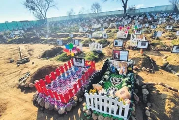 Can dostlara törensel veda