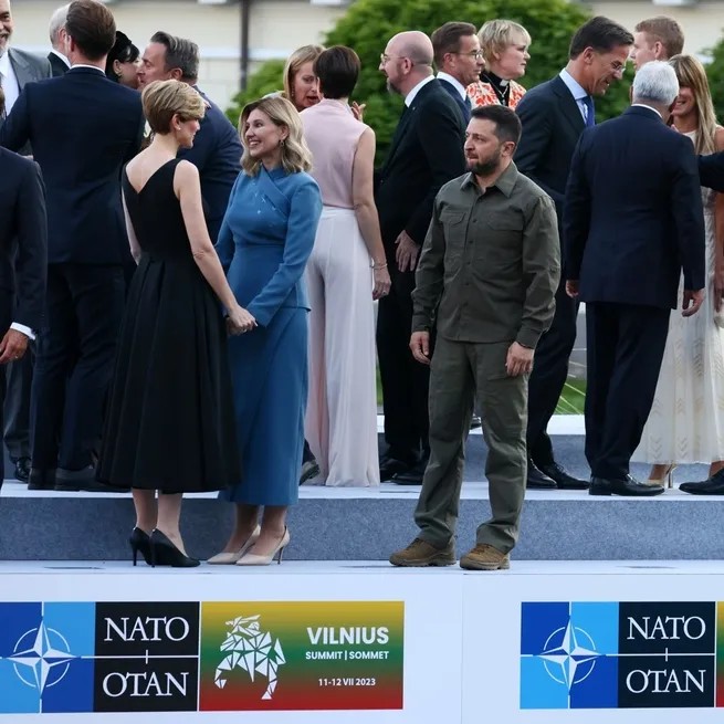 Ukrayna Devlet Başkanı Volodimir Zelenskiynin yalnız pozunun perde arkası: Ukrayna cephesi bastırdı NATO rest çekti