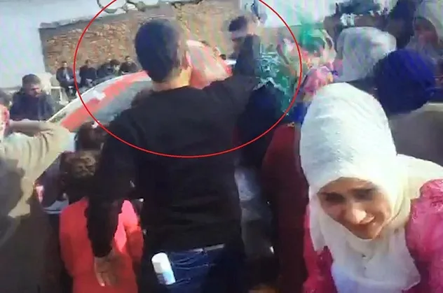 Şanlıurfa'nın Birecik ilçesinde düğünde ağabeyinin kazara vurduğu damat öldü