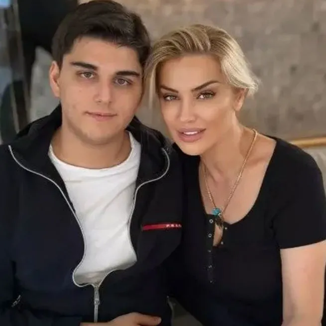 Perihan Savaş ve İbrahim Tatlıses’in gözlerden uzak büyüttüğü kızına bakın: Çok naif ve zarif - 20