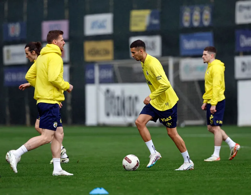 Fenerbahçe'de beklenen oluyor! 3 isim yolcu - 5