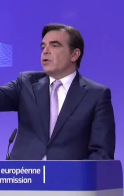 AB Komisyonu sözcüsü dansöz gibi kıvırdı