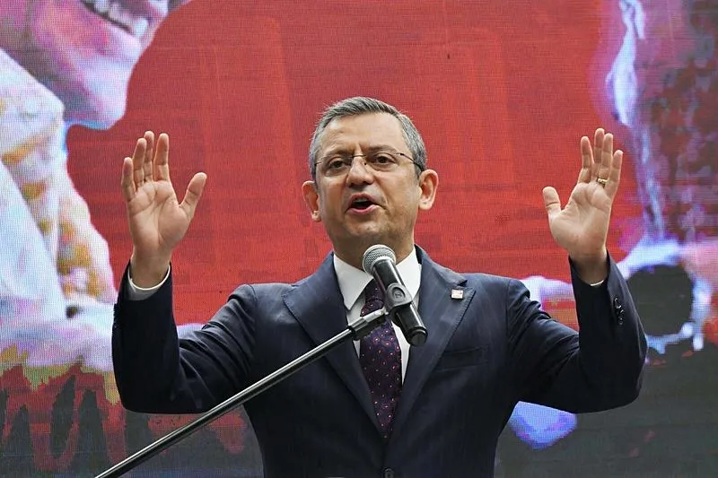 Özgür Özel bedelli askerlik yapanlara savaş açtı: Bedelli askerlik yapan İmamoğlu'na oy istedi! Bu işe yapay zeka bile şaşırdı-3