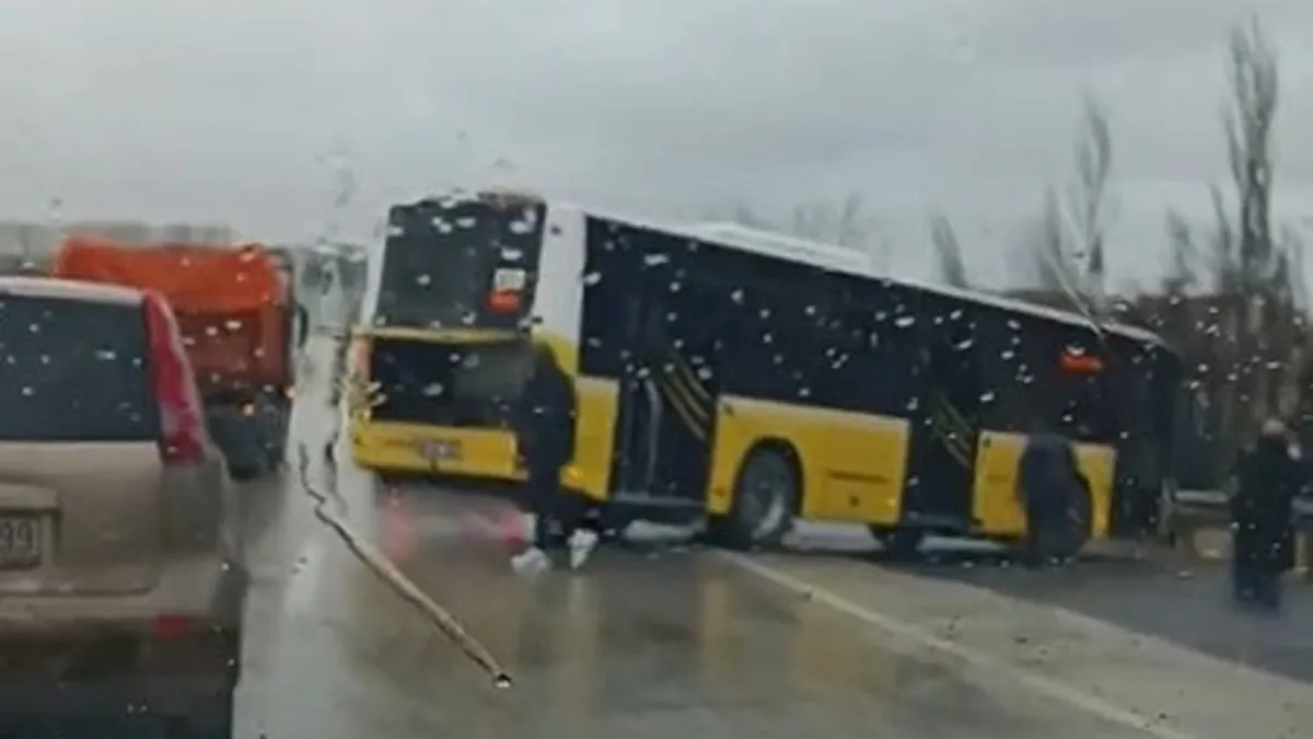 Büyükçekmece'de İETT kazası: 5 kişi yaralandı