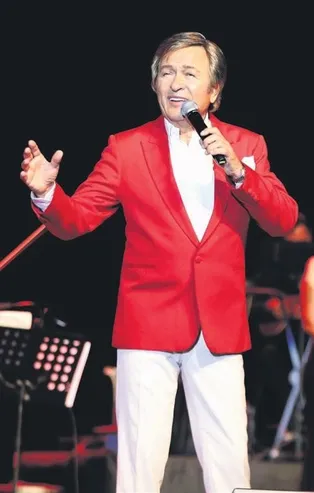 Usta sanatçı Erol Evgin öğretmenler için söyledi