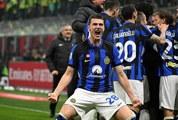 Hakan Çalhanoğlu'nun takımı Inter İtalya'da şampiyonluğu ilan etti | Milan 1-2 Inter (MAÇ SONUCU)