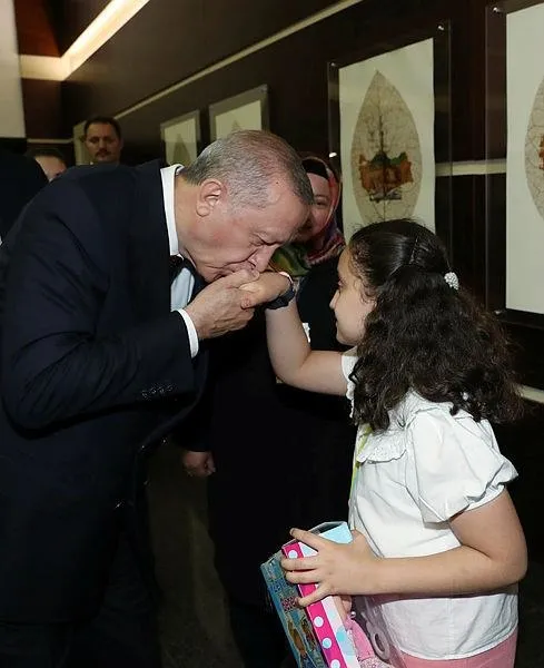 baskan-erdogandan-ak-parti-genisletilmis-il-baskanlari-toplantisinda-onemli-mesajlar-hedef-23-milyon-uye-1655386790579.jpeg Başkan Erdoğan'dan AK Parti Genişletilmiş İl Başkanları Toplantısı'nda önemli mesajlar: Hedef 23 milyon üye-4
