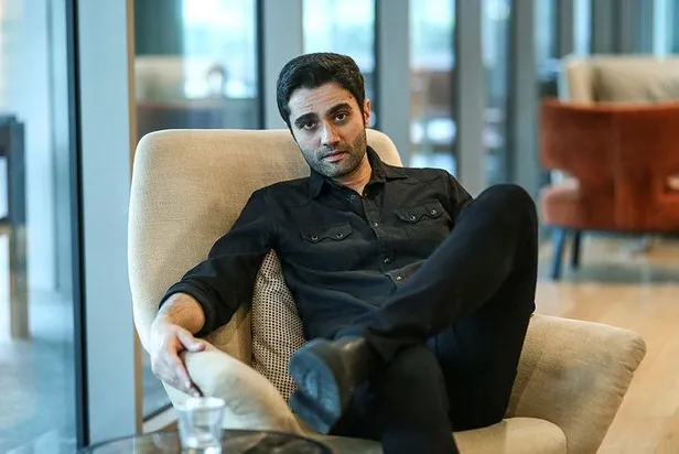 cakirbeylilerin-hircin-cocugu-edhonun-alpaslani-yunus-emre-yildirimer-ters-kose-yapti-yasini-duyan-inanamiyor-1626549544797.jpeg Çakırbeyliler'in en hırçını! EDHO'nun Alpaslan'ı Yunus Emre Yıldırımer hayrete düşürdü! Yaşını duyanın ağzı açık kalıyor-3