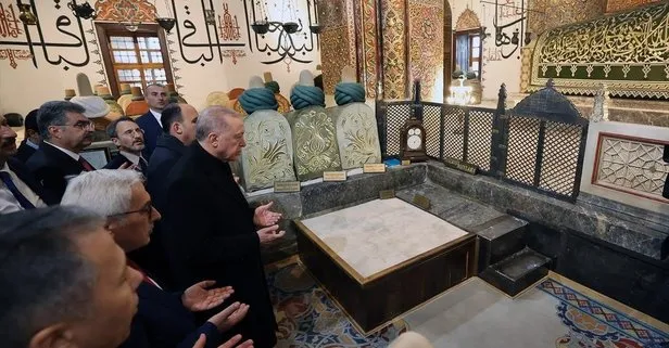 Başkan Erdoğan Konya’daki Mevlana Türbesi’ni ziyaret etti