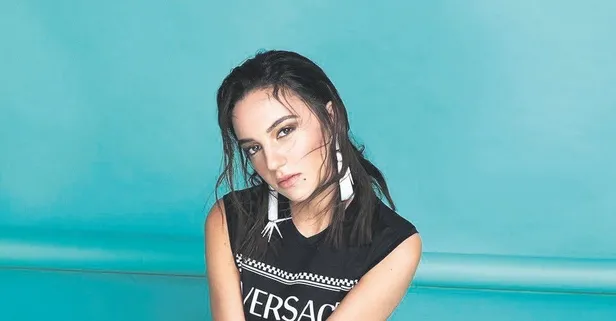 Tara De Vries, oyunculuk derslerine başladı