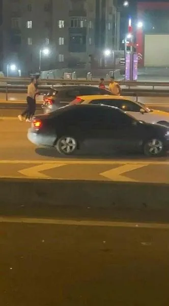 İstanbul Maltepe'de yol verme tartışması büyüyünce tekmeler ve yumruklar konuştu-3