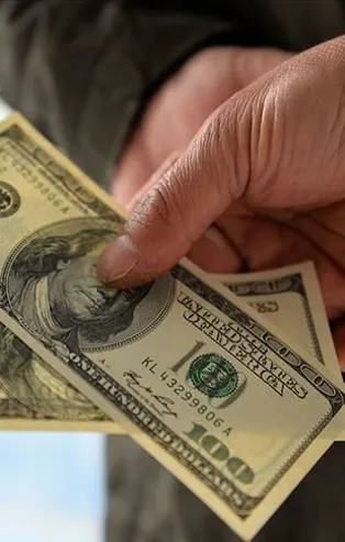 İran'da dolar ilk kez 25 bin tümeni aştı