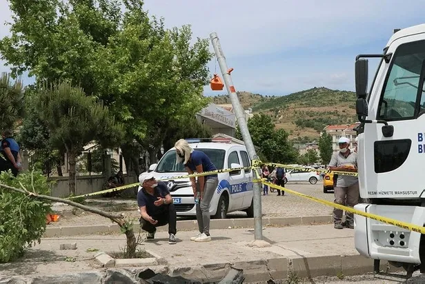 İzmir'de feci kaza: Kaldırımda yürürken tırın altında kalan iki kişi öldü-2