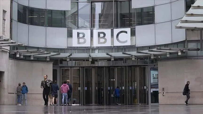 bbc-tasarruf-icin-3-yayinini-kapatip-isci-cikaracak-1792564036555.jpeg BBC üç yayını kapatıyor, yaklaşık 100 BBC News çalışanı işten çıkarılacak-4