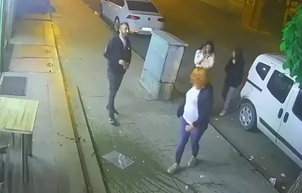 erzurumda-sokak-ortasi-cinayet-kiz-arkadaslarina-laf-atani-oldurdu-kendimi-savunmak-icin-bicagi-1687510478600.jpeg Erzurum'da sokak ortası cinayet! Kız arkadaşlarına laf atanı öldürdü: Kendimi savunmak için bıçağı...-3