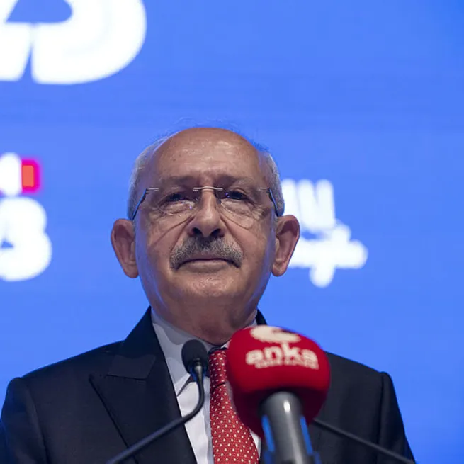 Kılıçdaroğlu bundan sonra ne yapacak? Yenilgiyi MYKya yıkma çabası! Kılıçdaroğlunun kalesi Cumhuriyet bile ağız değiştirdi: Git Kemal