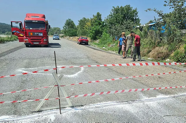 Zonguldak'ta film gibi olay! 25 köyün geçiş yoluna şerit çekti! Gerekçesi "pes" dedirtti