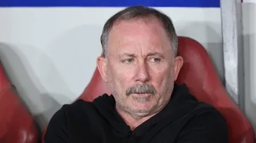 Beşiktaş'ta Sergen Yalçın görevi bıraktı