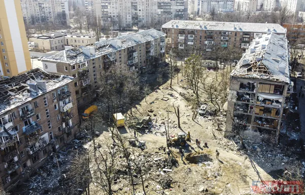 Yüzleri paramparça oldu! Kiev'de siviller bombalandı! - 2