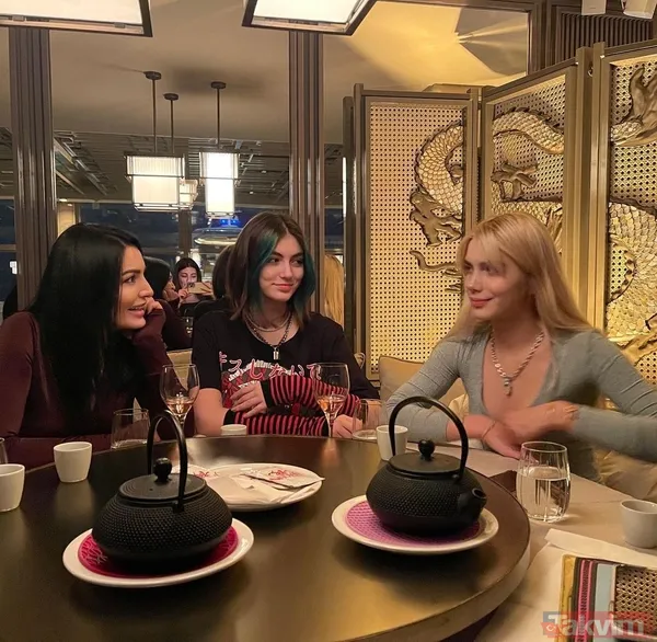 Aleyna Tilki’nin annesi Havva Öztel’den iddialı bikinili pozlar! Tek paylaşımla sosyal medyanın altını üstüne getirdi - 1