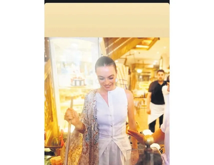 Melis Sezen uçuşlarda!