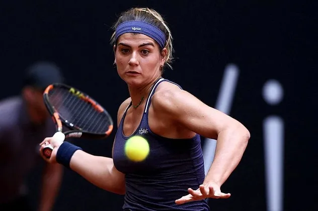 Milli tenisçi Başak Eraydın Belçikalı rakibini 2-1 yenerek Wimbledon'da 2. eleme turuna çıktı
