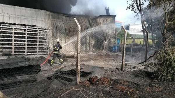 Son dakika: Kocaeli'de fabrikada yangın-1