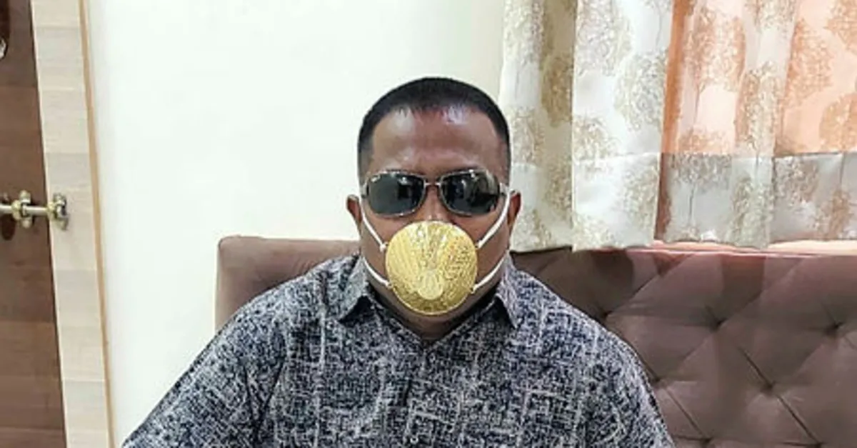 Hindistan'da koronavirüse karşı altın maske yaptırdı!