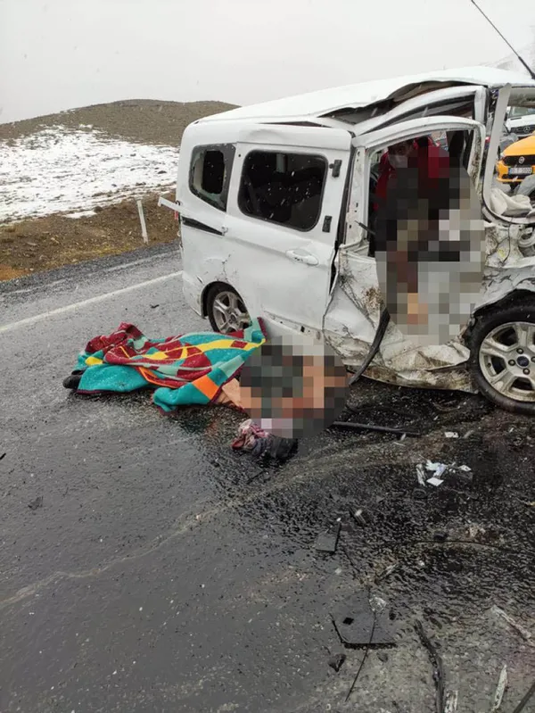 son-dakika-katliam-gibi-kaza-3-olu-7-yarali-1612530387343.jpg SON DAKİKA: Katliam gibi kaza! 3 ölü 7 yaralı-3