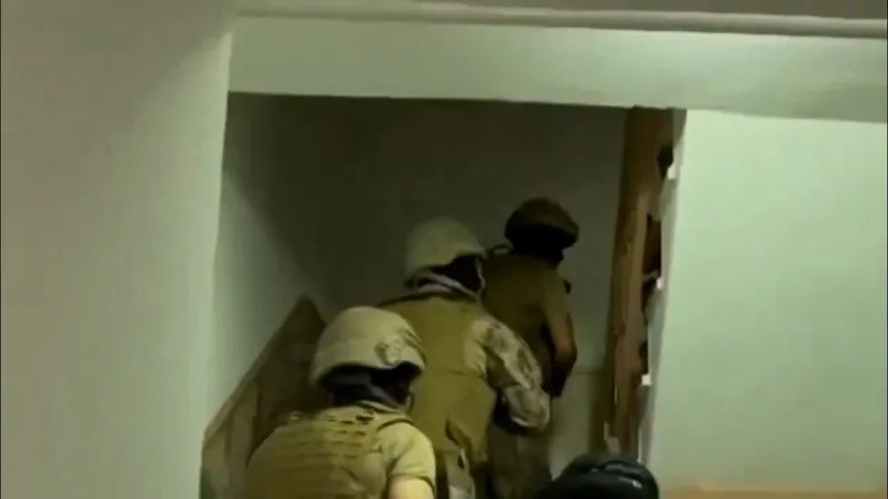 16-ilde-fetoye-kiskac-operasyonu-4-gundur-devam-eden-operasyonlarda-73-supheli-yakalandi-1721661211376.jpeg 16 ilde FETÖ'ye kıskaç operasyonu: 4 gündür devam eden operasyonlarda 73 şüpheli yakalandı-4