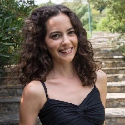 ezgi senler kimdir cat kapi nin aysen