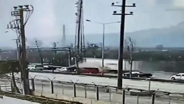 son-dakika-bursa-ankara-yolunda-freni-bosalan-tir-onlarca-araci-bicti-1615563262264.jpg Son dakika! Bursa-Ankara yolunda freni boşalan TIR, onlarca aracı biçti!-8