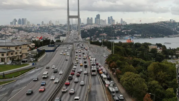 istanbulda-trafik-cilesi-sabahin-erken-saatlerinde-basladi-1631167221926.jpg İstanbul’da trafik çilesi sabahın erken saatlerinde başladı!-3
