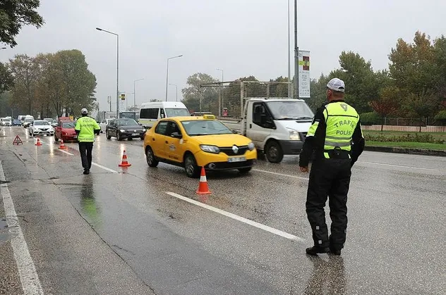 İşte ‘Çakar lamba’ uygulamasının ilk gününde İstanbul'da kesilen ceza