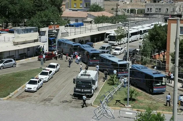 Son dakika: Bakanlık açıkladı: Adıyaman Cezaevi'nde hükümlüler nakledilmeye başlandı