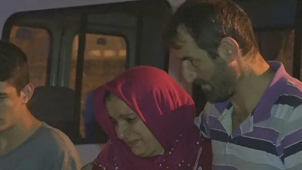 Yanan otomobilini görünce gözyaşlarına boğuldu-1