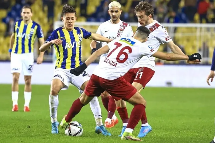 arda-guler-ile-ceballos-arasinda-frikik-tartismasi-abi-ben-vurayim-mi-1704575831502.jpeg Arda Güler ile Ceballos arasında frikik tartışması! "Abi ben vurayım mı"-4