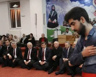 Davutoğlu’ndan cemevi ziyareti