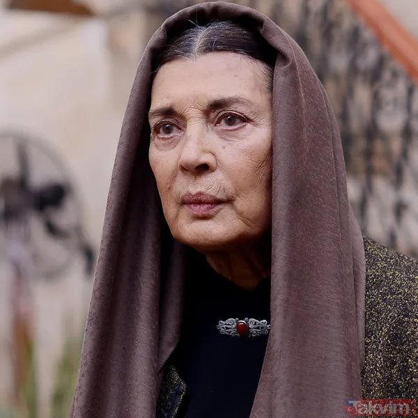 Yalı Çapkını'nın Hattuç Hala'sı Şerif Sezer bakın hangi ünlü oyuncunun annesi çıktı! “Nasıl anlamadık” Çetin Tekindor’un partneri... - 3