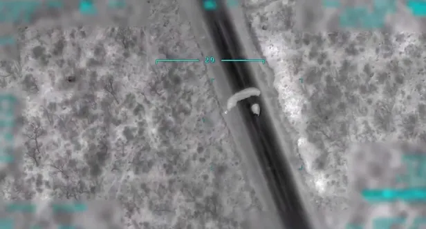 son-dakika-milli-savunma-bakanligi-paylasti-iste-garada-paramotor-ile-kacmaya-calisan-3-pkkli-teroristin-imha-ani-1613337164140.jpg Son dakika: Milli Savunma Bakanlığı paylaştı: İşte Gara'da paramotor ile kaçmaya çalışan 3 PKK’lı teröristin imha anı-3