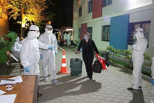 hollandadan-getirilen-turk-vatandaslari-denizlide-yurda-yerlestirildi-1587591884010.jpeg Hollanda'dan getirilen Türk vatandaşları Denizli'de yurda yerleştirildi-1