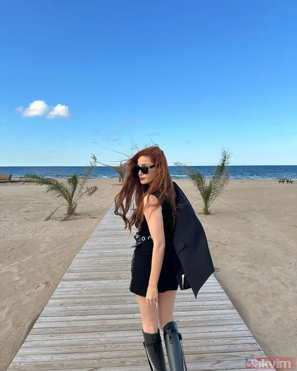 Mine Tugay siyah deri süper minisiyle kumsalda şov yaptı: “Kim der 46 yaşında” - 8