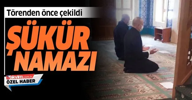 Başkan Recep Tayyip Erdoğan ile Azerbaycan Cumhurbaşkanı İlham Aliyev Zafer Geçidi Töreni öncesinde Şehitler Mescidi’nde şükür namazı kıldı