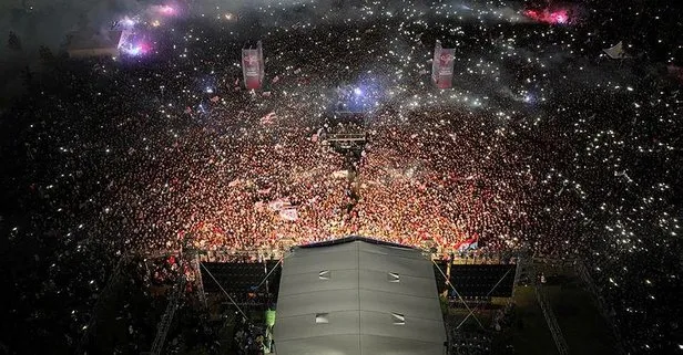 176 bin kişinin katıldığı Trabzonspor’un Yenikapı’da düzenlenen şampiyonluk kutlamasında görsel şölen