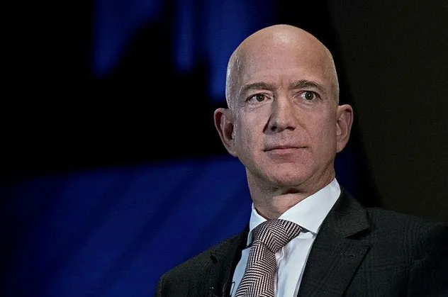 Dünyanın en zengini olarak bilinen Jeff Bezos, 3 milyar doların üzerinde Amazon hissesi sattı