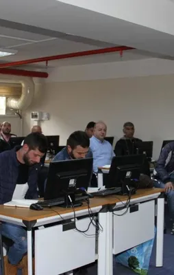 Akademili otoparkçı