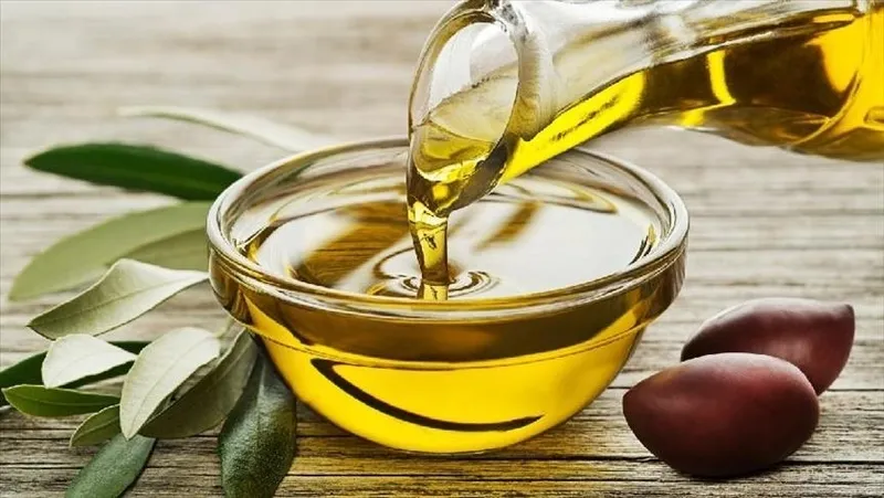 sahte-zeytinyagina-dikkat-uzmanlardan-gercek-zeytinyagini-anlamanin-3-kolay-yolu-1709925835338.jpg Uzmanlardan gerçek zeytinyağını anlamanın 3 kolay yolu! Sahte zeytinyağına dikkat!-3