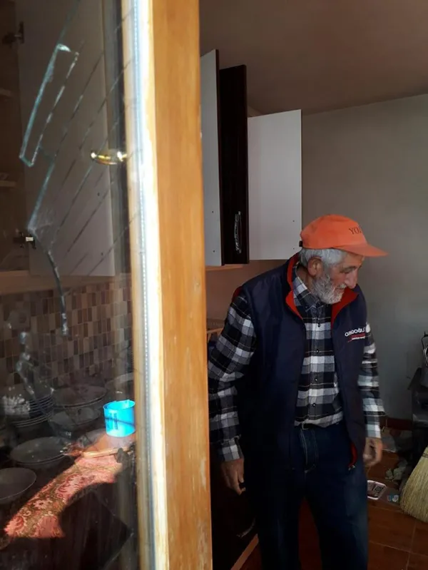 rize-camlihemsinde-ayilar-25-evdeki-esyalari-parcaladi-1607330622981.jpg Rize Çamlıhemşin'de ayılar 25 evdeki eşyaları parçaladı-5