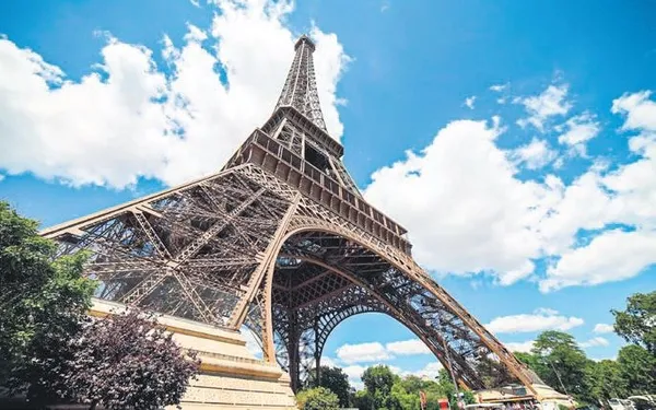1696887634860.jpeg Fransa’yı tahtakurusu sardı okullar kapatıldı! Tatil için Paris’e giden Bonnie Clare dert yandı: Vücudumun her yerini ısırdılar...-2